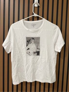 Abercrombie & Fitch White Graphic Crewneck T-Shirt Dolly Parton